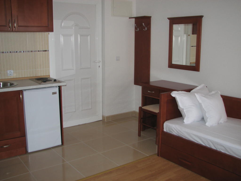 Apartments Leut Sveti Stefan Habitación foto